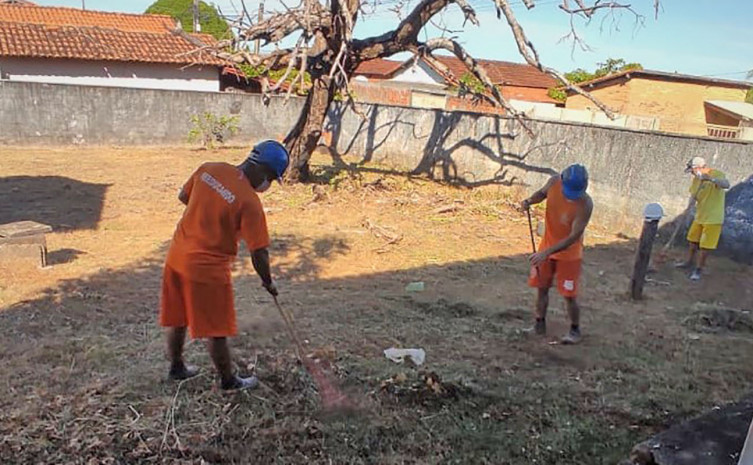 Presos são colocados para trabalhar e limpar escolas no Tocantins