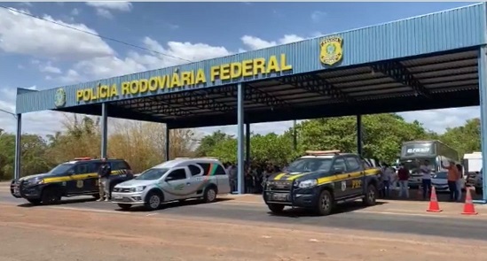 Polícia Rodoviária Federal de Palmeiras do TO presta homenagem ao policial rodoviário Vitorino