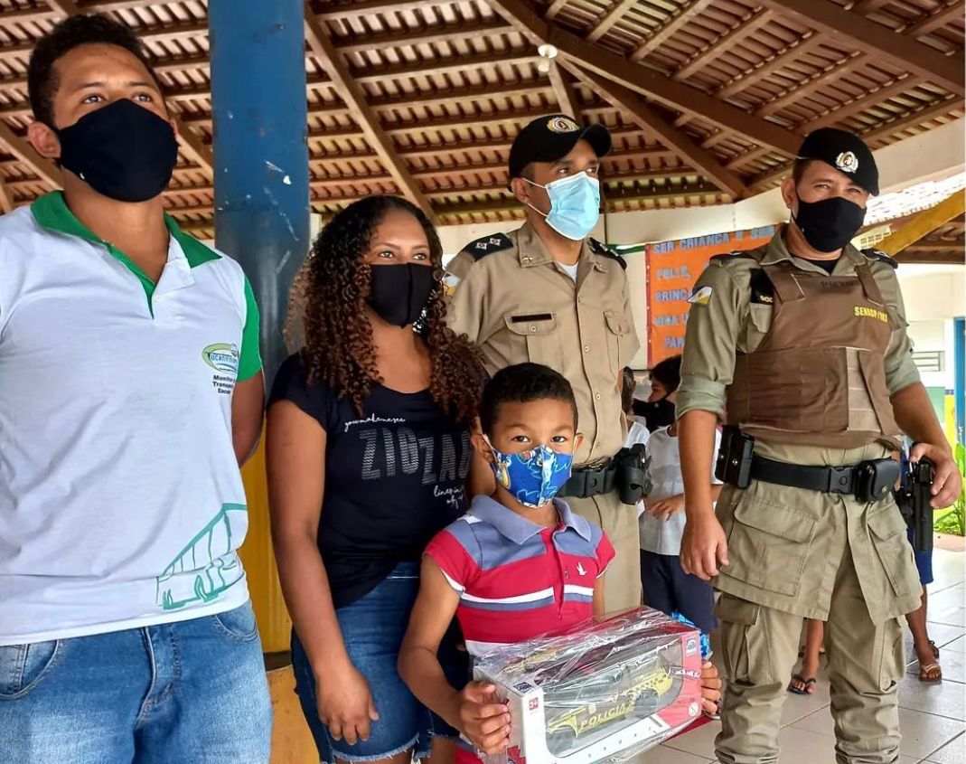 Polícia Militar realiza sonho de criança ao fazer uma surpresa na escola do estudante em Tocantinópolis